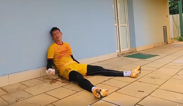 Tấn Trường không nhấc nổi chân sau buổi tập 'dài nhất trong lịch sử'