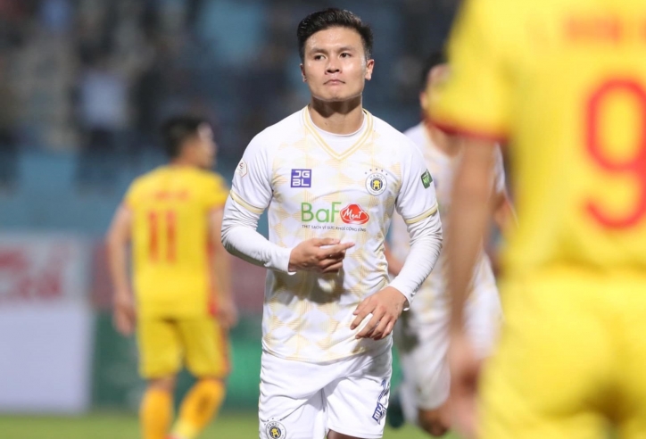 Sát ngày rời Việt Nam, Quang Hải 'đứng hình' trước yêu cầu 'không thể đặc biệt hơn'