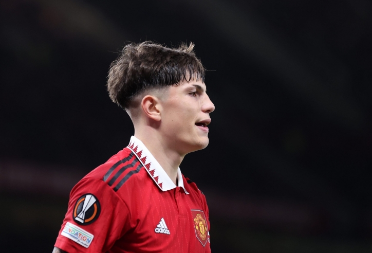 Giúp Man United thắng lợi, sao trẻ đi vào lịch sử
