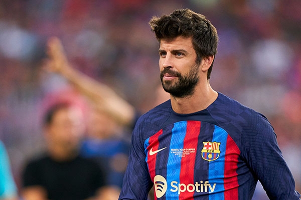 Ra tay giải cứu Barca, ‘chủ tịch’ Pique vẫn bị Xavi xử phũ