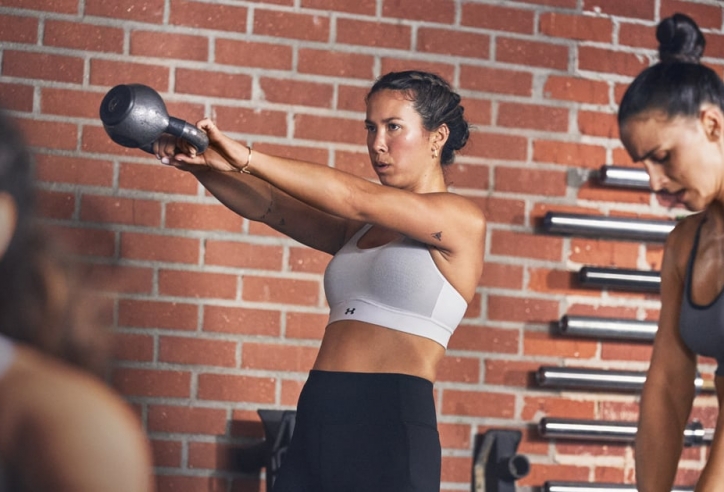 7 động tác gym toàn thân với tạ thực hiện tại nhà