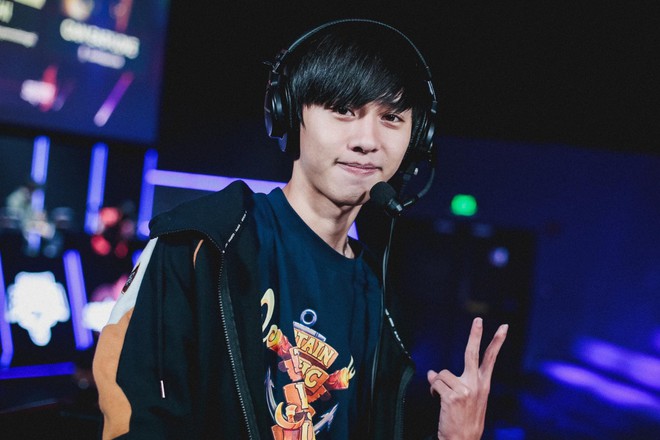 BLV Văn Tùng bất ngờ được vinh danh tại lễ trao giải LPL All-Star Weekend 2021