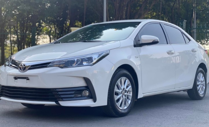 Giá bán Toyota Corolla Altis đời cũ 'lao dốc' sau khi thế hệ mới ra mắt