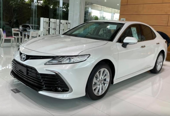Toyota Camry bị đội giá cao 'ngất ngưởng' tại đại lý, mức chênh lên đến 130 triệu đồng