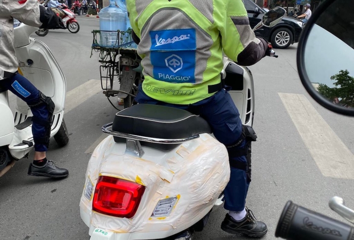 Vespa GTS 2022 bị bắt gặp chạy thử trên đường phố Hà Nội, 'bình cũ' nhưng 'rượu mới'