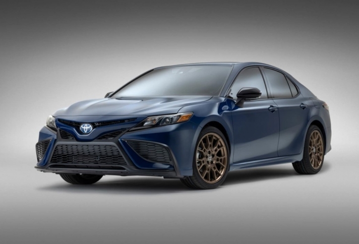 Lạ mắt với Toyota Camry Nightshade Edition, phiên bản 'bóng đêm' thể thao