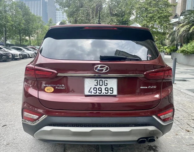 Hyundai Santa Fe dính biển '49', nhưng vẫn được chào bán với giá 1,5 tỷ đồng