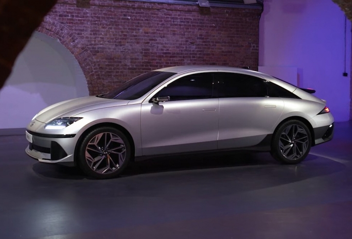 Vén màn thiết kế Hyundai Ioniq 6, mang phong cách giống Porsche 911