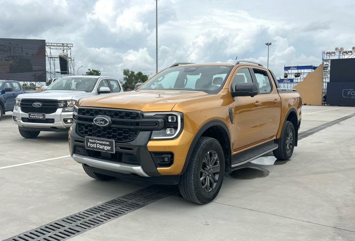 Vừa ra mắt chưa 'nóng chỗ', Ford Ranger 2022 đã bị 'thổi giá' lên đến 70 triệu đồng