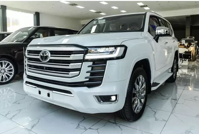 'Xe chủ tịch' Toyota Land Cruiser tăng 'nhẹ' giá bán lên gần 100 triệu đồng tại Việt Nam
