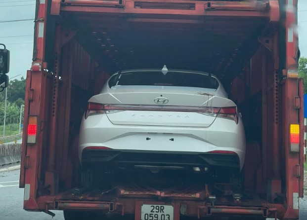 Hyundai Elantra 2023 'đổ bộ' về đại lý, chờ ngày ra mắt chính thức tại Việt Nam