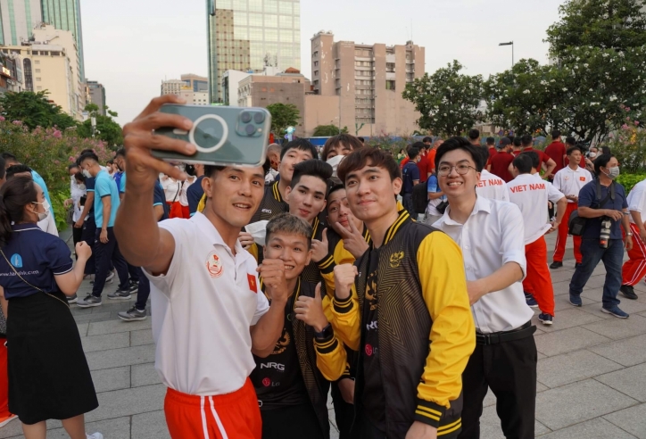 Các VĐV eSports hăng hái trong lễ xuất quân SEA Games 31