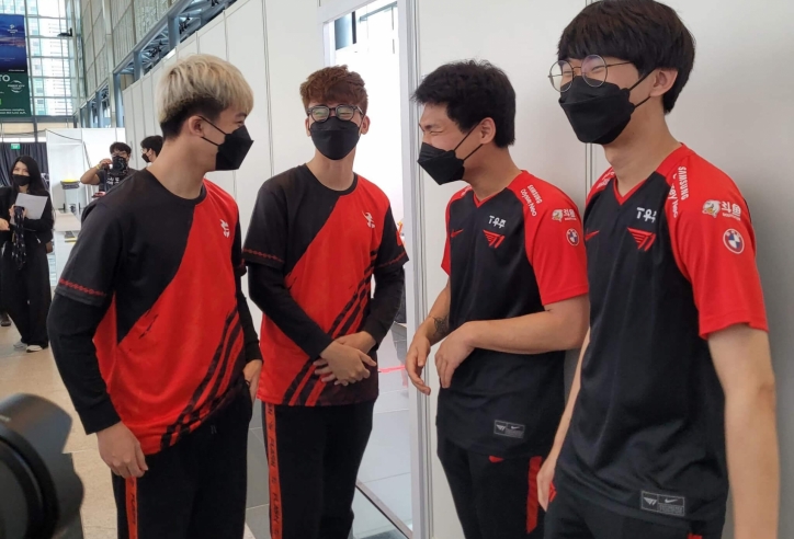 CKTG Tốc Chiến: Team Flash đánh bại T1 trong lần đầu gặp mặt