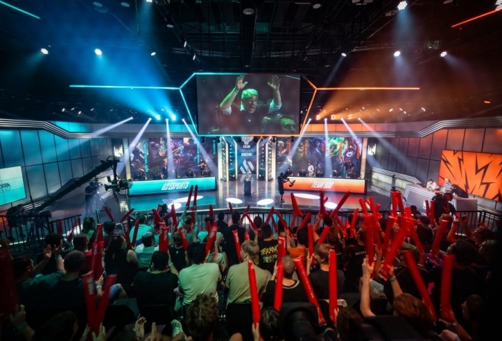 LMHT: ĐT Pháp ra mắt SVĐ 3000 chỗ ngồi, 'out trình' SVĐ của Riot
