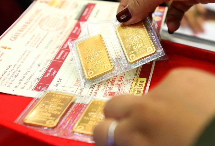 Giá vàng hôm nay trưa 30/8: SJC lại tăng dựng đứng