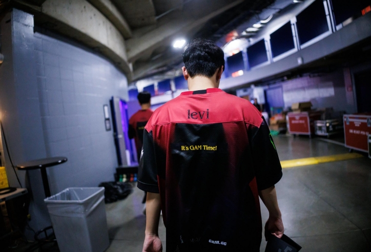 Levi chính thức giải nghệ