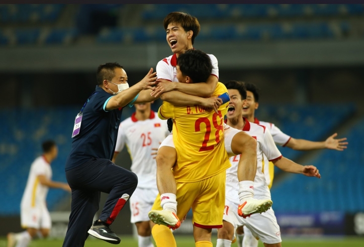 CĐV Campuchia làm điều hiếm thấy sau thắng lợi cảm xúc của U23 Việt Nam
