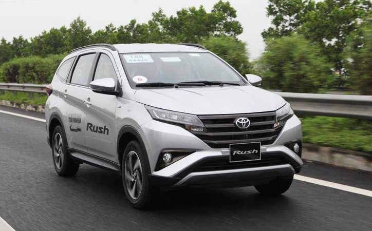 Toyota Rush được nâng cấp màn hình lớn, đấu Mitsubishi Xpander