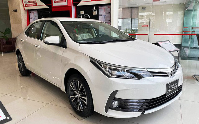 Sedan hạng C của Toyota giảm giá mạnh, quyết đấu Cerato, Mazda 3