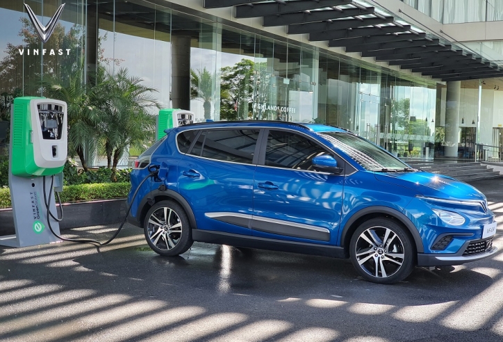 VinFast bất ngờ tung ảnh thực tế ô tô điện VF e34, thiết kế cực ấn tượng