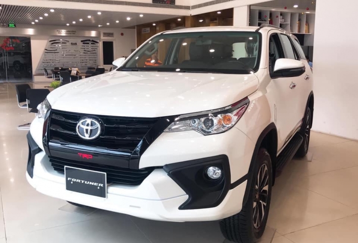Giá xe Toyota Fortuner giảm mạnh, cạnh tranh Hyundai Santa Fe