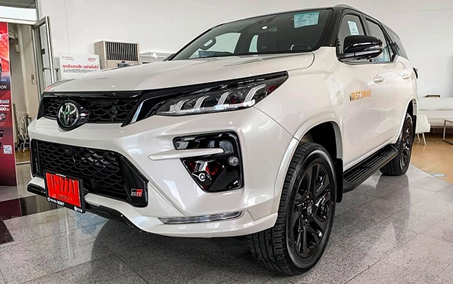 SUV thể thao Fortuner GR Sport sắp về Việt Nam, đấu Hyundai Santa Fe