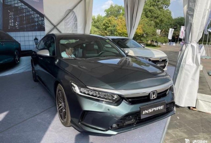 Soi mẫu sedan hạng D cực đẹp, giá siêu rẻ cạnh tranh Camry, Lux A2.0