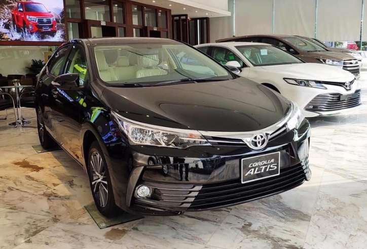 Toyota Corolla Altis tiếp tục giảm giá mạnh, gây sức ép lên Mazda 3, Kia K3