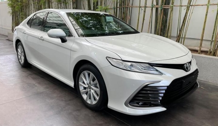 Rò rỉ giá xe Toyota Camry 2022 sắp ra mắt: đắt hơn, có “bia kèm lạc”