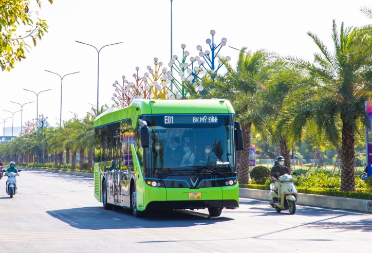 Xe buýt điện VinFast chính thức đi vào hoạt động: giá vé từ 7.000 đồng