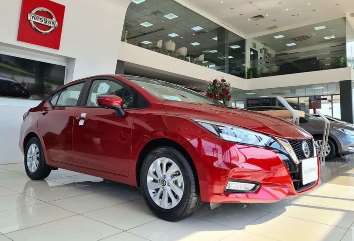 Sedan hạng B của Nissan giảm giá “kịch sàn” khiến Vios, Accent 'lo sốt vó'
