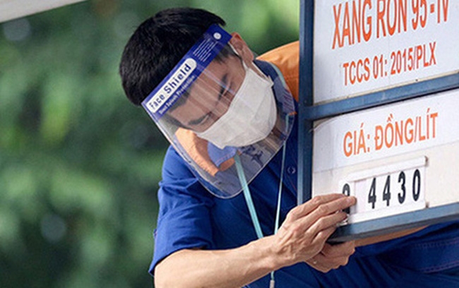 Giá xăng tăng lên mức cao nhất 8 năm qua, vượt ngưỡng 26.000 đồng/lít