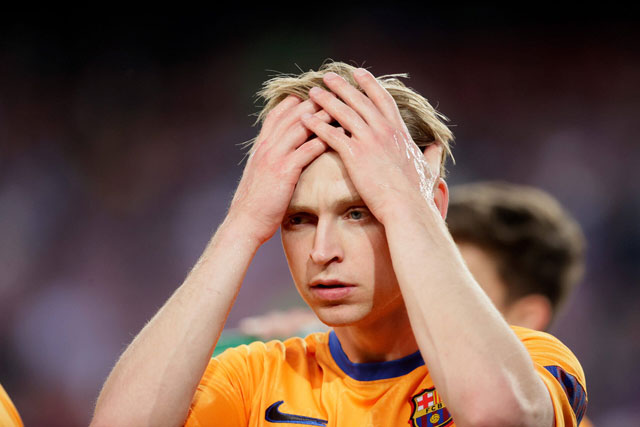 Fan Barca 'có mới nới cũ', De Jong ra đi trong 'cay đắng'