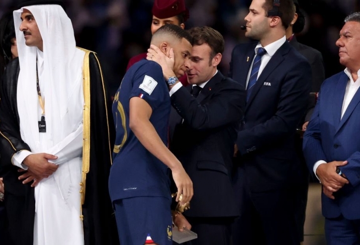 Mbappe 'đứng yên' cũng khiến Tổng thống Pháp rơi vào cảnh khốn đốn