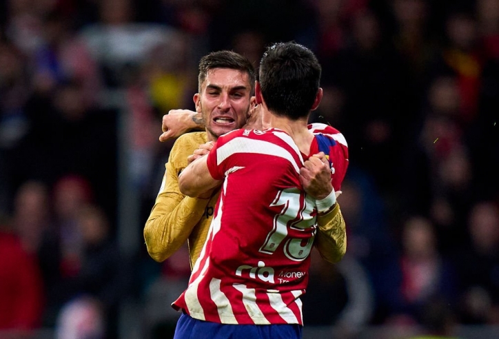 Barca có hành động bất ngờ sau tấm thẻ đỏ của Ferran Torres