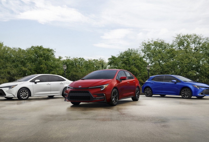 Toyota ra mắt mẫu xe hạng C đẹp long lanh, đe nẹt Mazda 3, Kia K3