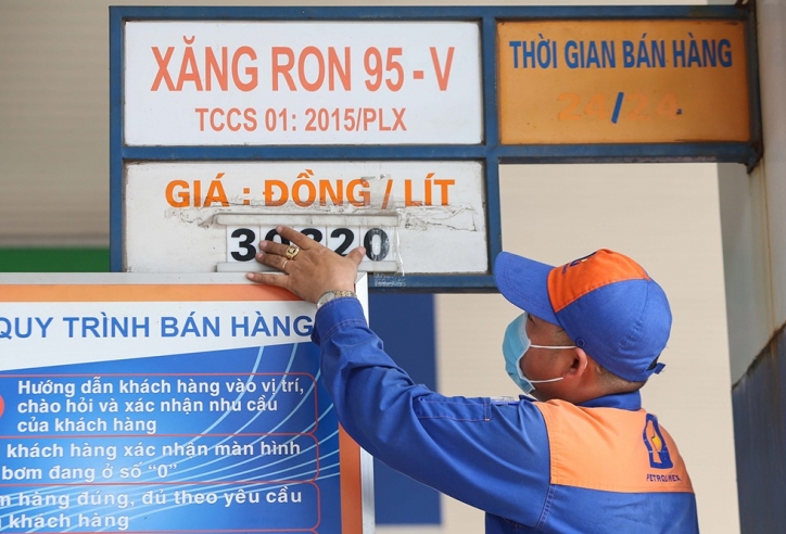 Giá xăng trong nước chính thức tăng vượt ngưỡng 32.000 đồng/lít