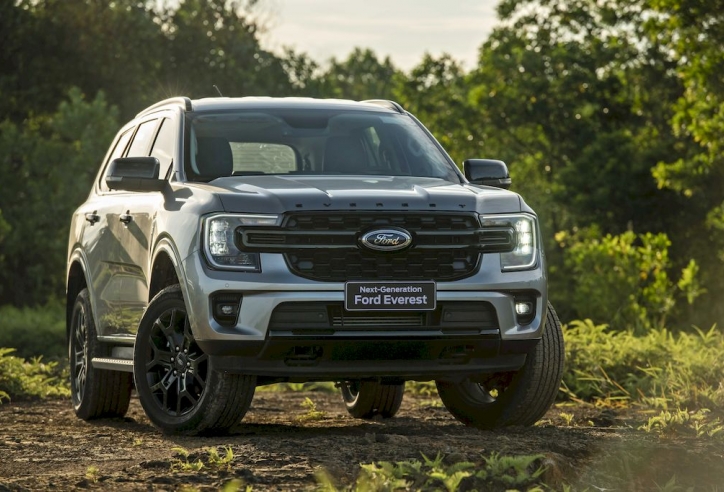Ford Everest 2023 vừa ra mắt giá từ 1,099 tỷ đồng có gì đấu Fortuner, Santa Fe?