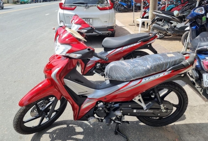 Xe số nhập Thái siêu tiết kiệm xăng của Honda giảm giá mạnh, thu hút khách Việt