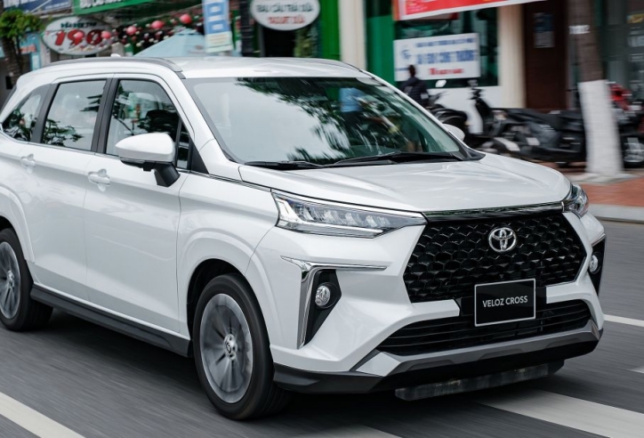 Toyota Veloz Cross chính thức tăng giá lần 2, khó cạnh tranh Mitsubishi Xpander