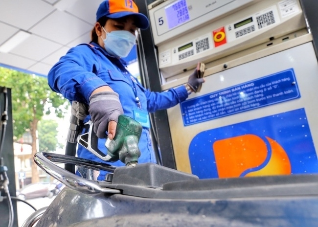 Giá xăng trong nước tiếp tục tăng từ chiều ngày 21/10