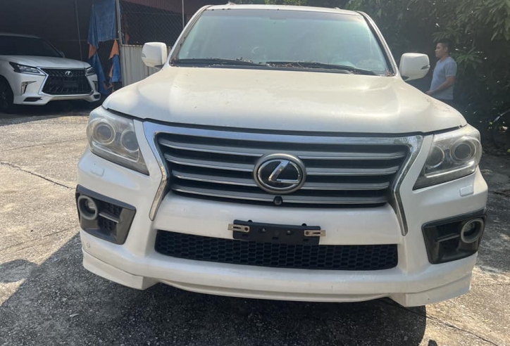 Thái Bình: Đấu giá 2 chiếc Lexus LX570 'vô chủ' với mức khởi điểm chỉ 1,2 tỷ đồng