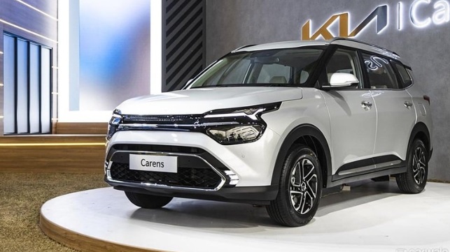 Kia Carens 2023 sắp ra mắt lộ thêm thông tin khiến khách Việt hào hứng