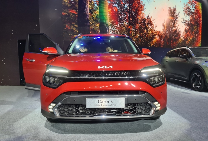 Giá lăn bánh Kia Carens 2023 vừa ra mắt: khó cạnh tranh Xpander, Veloz