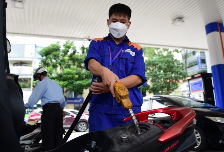 Giá xăng tăng mạnh tới hơn 1.000 đồng/lít từ 15h chiều nay 11/11