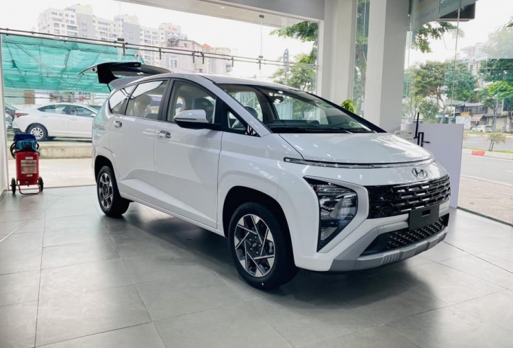 Vừa ra mắt, Hyundai Stargazer đã giảm giá mạnh - rẻ hơn Mitsubishi Xpander