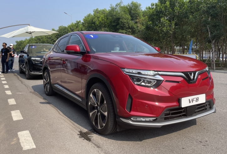 Giá xe VF e34 và VF 8 siêu hấp dẫn khi VinFast nhận thanh toán bằng 2 loại Voucher 