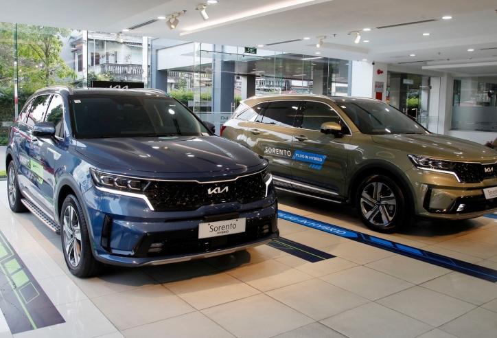 Cận cảnh Kia Sorento Hybrid và Plug-In Hybrid tại đại lý, giá từ 1,399 tỷ đồng