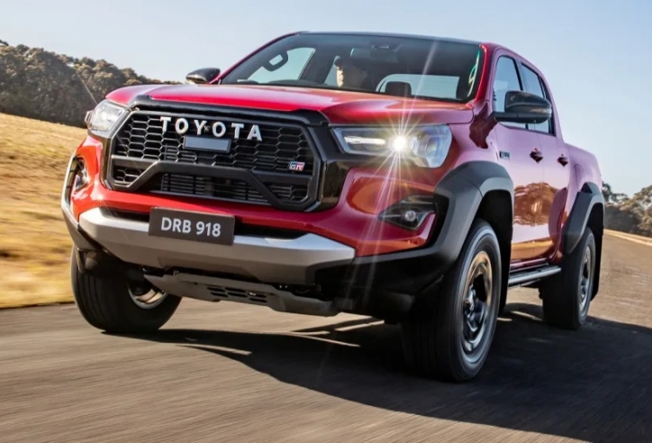 Toyota Hilux GR Sport 2023 ra mắt tại Úc: thiết kế hầm hố, đấu Ranger Raptor