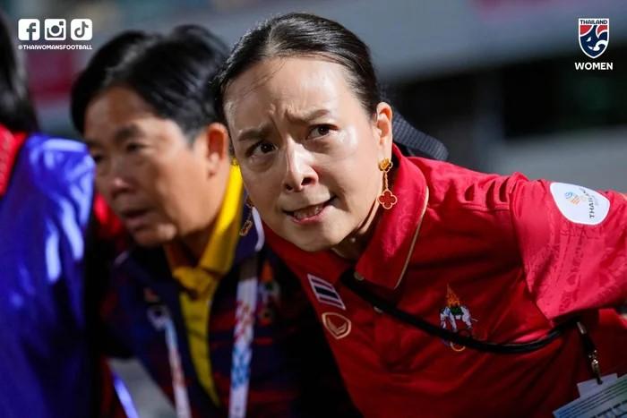 CĐV Thái Lan nhắc đến Madam Pang sau thất bại SEA Games